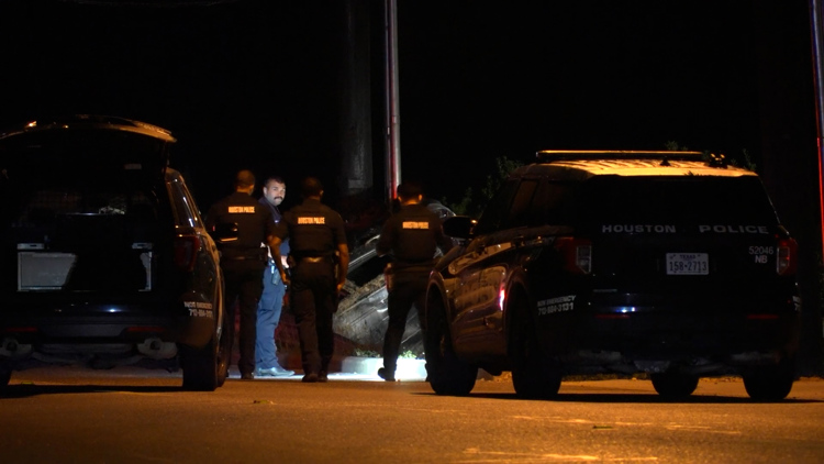 36-year-old DJ killed after being ejected from car in rollover crash, Houston police say — KHOU 11 (Houston), Frisco Community news